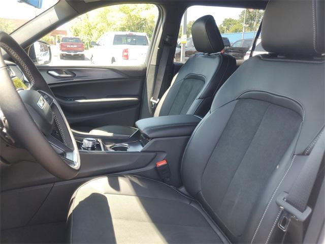 Photo of 2025 Bright White Clearcoat Jeep Grand Cherokee L
