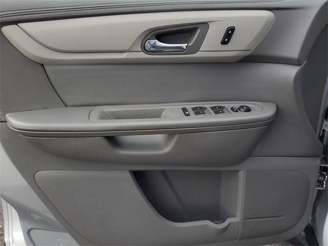 Photo of 2016 Silver Ice Metallic Chevrolet Traverse