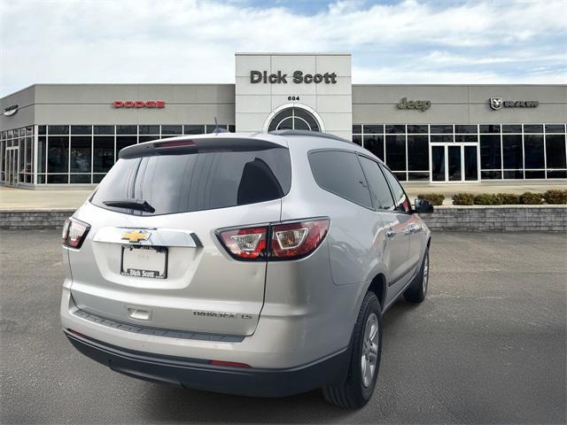 Photo of 2016 Silver Ice Metallic Chevrolet Traverse