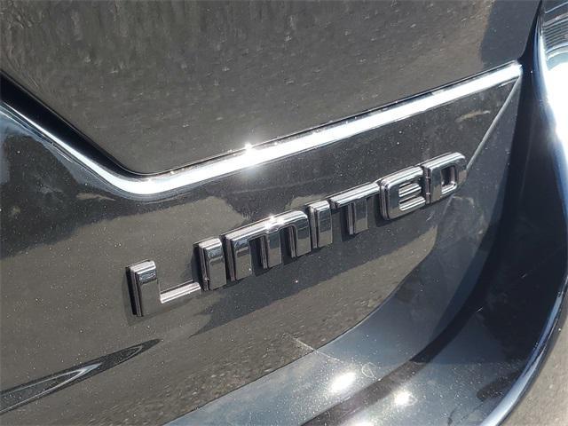 Photo of 2025 Diamond Black Crystal Pearlcoat Jeep Grand Cherokee