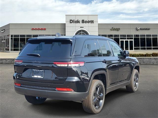 Photo of 2025 Diamond Black Crystal Pearlcoat Jeep Grand Cherokee