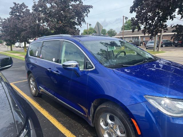Photo of 2018 Ocean Blue Metallic Chrysler Pacifica Hybrid