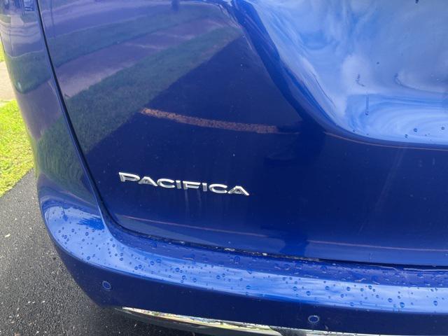 Photo of 2018 Ocean Blue Metallic Chrysler Pacifica Hybrid