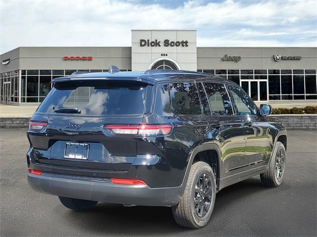 Photo of 2025 Diamond Black Crystal Pearlcoat Jeep Grand Cherokee L