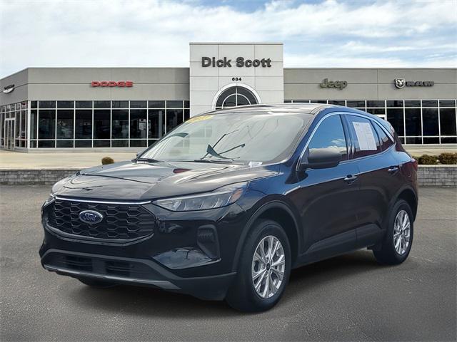Photo of 2023 Black Metallic Ford Escape