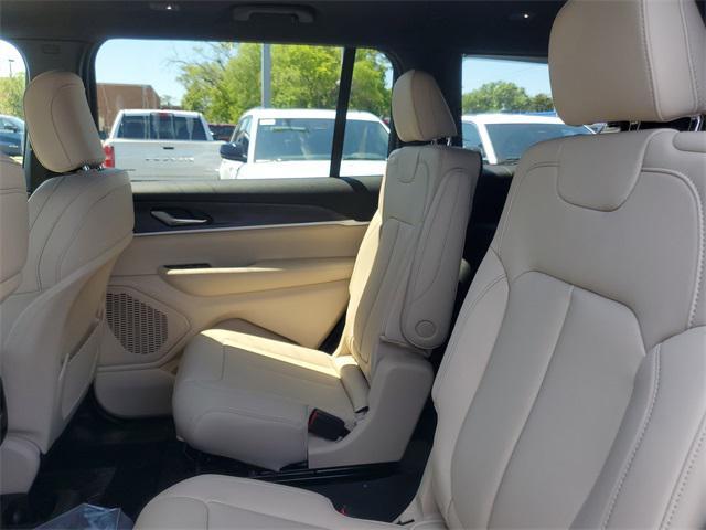 Photo of 2025 Bright White Clearcoat Jeep Grand Cherokee L