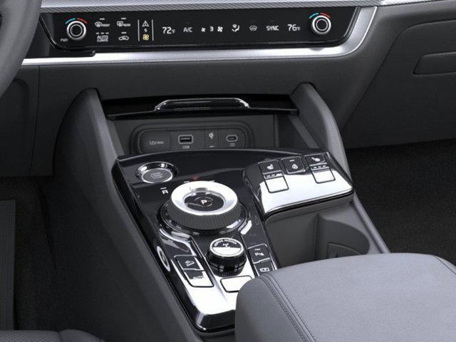 Photo of 2025 Snow White Pearl Kia Sportage Hybrid