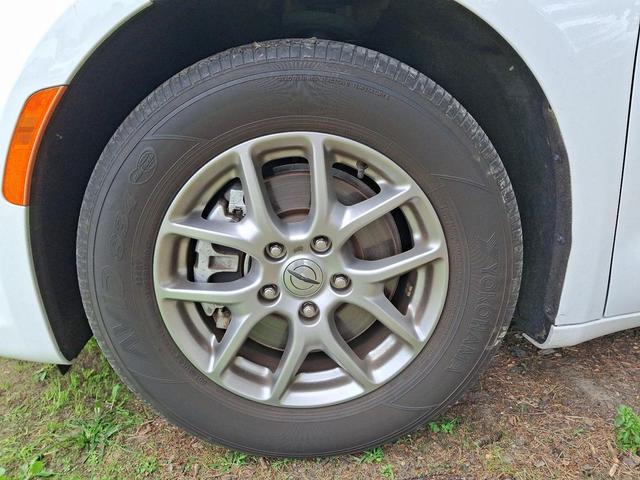 Photo of 2021 Bright White Clearcoat Chrysler Pacifica