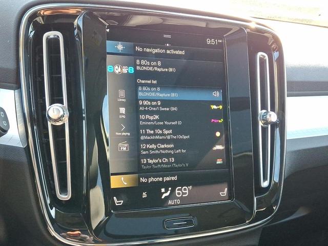 Photo of 2022 Thunder Grey Metallic Volvo XC40