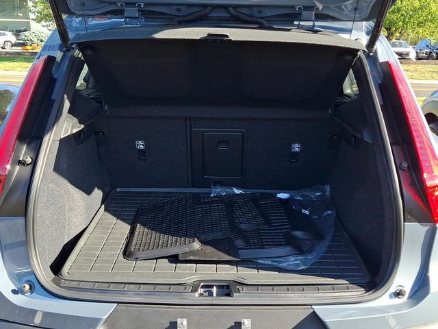 Photo of 2022 Thunder Grey Metallic Volvo XC40