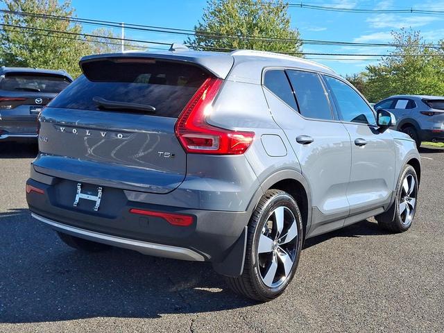 Photo of 2022 Thunder Grey Metallic Volvo XC40