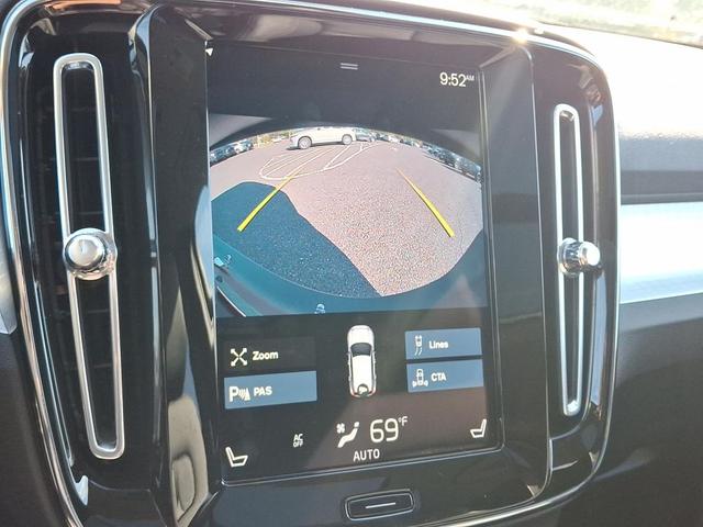 Photo of 2022 Thunder Grey Metallic Volvo XC40