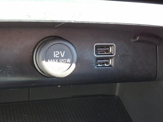 Photo of 2022 Thunder Grey Metallic Volvo XC40