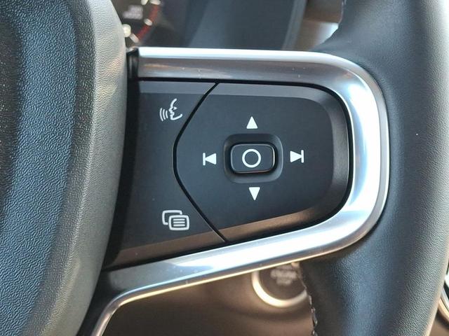Photo of 2022 Thunder Grey Metallic Volvo XC40