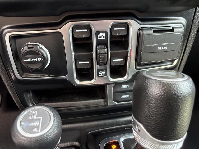 Photo of 2024 Silver Zynith Clearcoat Jeep Wrangler
