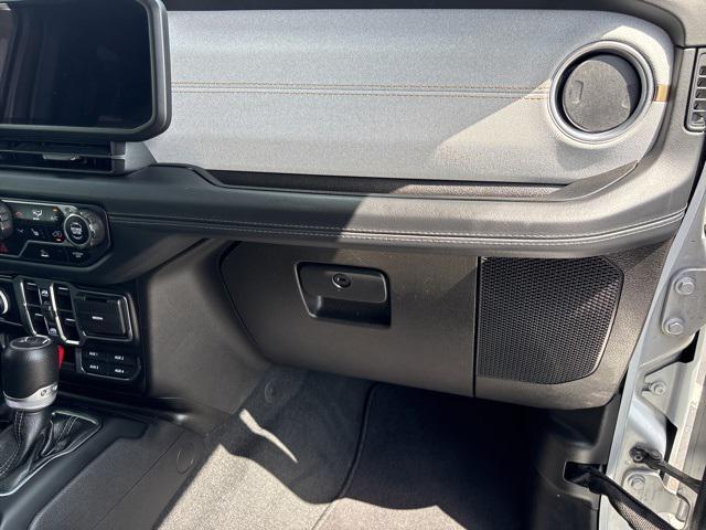 Photo of 2024 Silver Zynith Clearcoat Jeep Wrangler