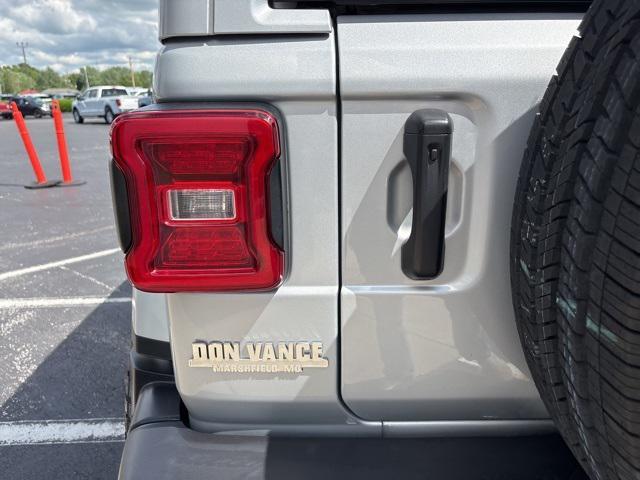Photo of 2024 Silver Zynith Clearcoat Jeep Wrangler