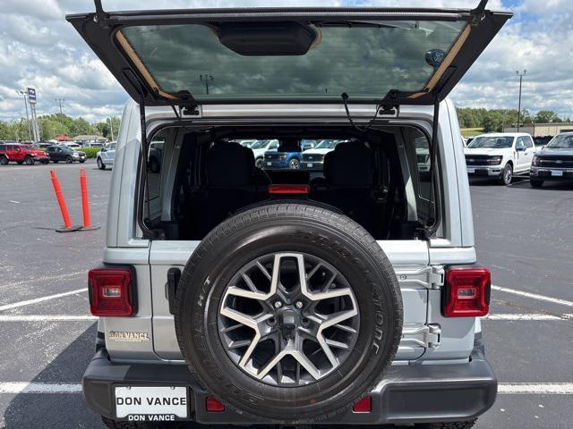 Photo of 2024 Silver Zynith Clearcoat Jeep Wrangler