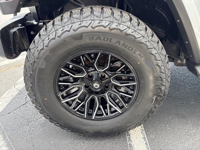 Photo of 2024 Silver Zynith Clearcoat Jeep Wrangler