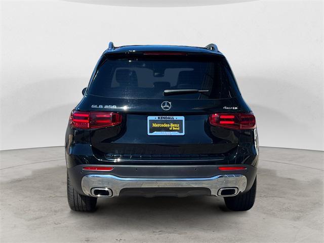 Photo of 2025 Night Black Mercedes-Benz GLB 250