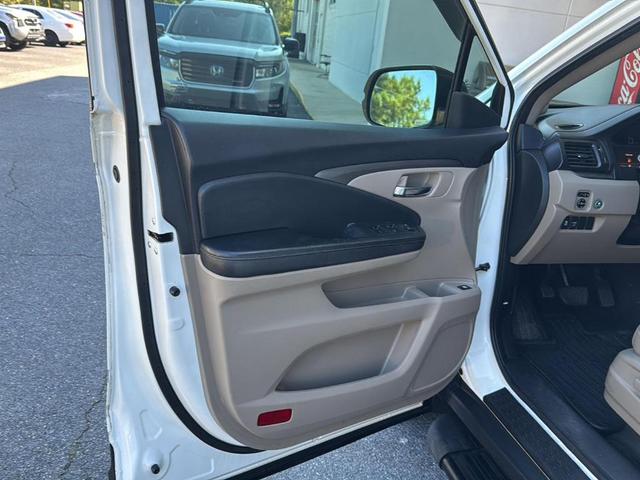 Photo of 2017 White Diamond Pearl Honda Ridgeline