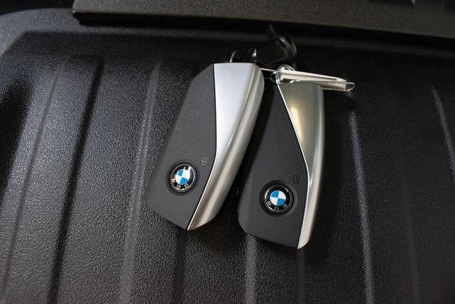 Photo of 2026 Dravit Gray Metallic BMW X5 PHEV