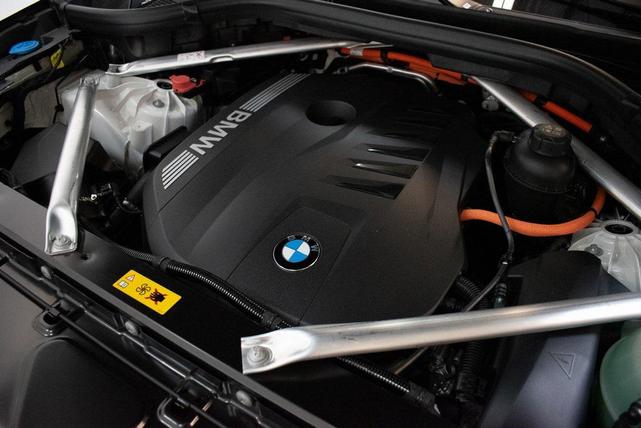 Photo of 2026 Alpine White BMW X5 PHEV