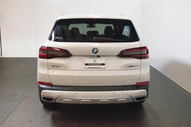 Photo of 2020 Mineral White Metallic BMW X5