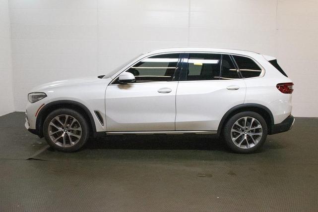 Photo of 2020 Mineral White Metallic BMW X5