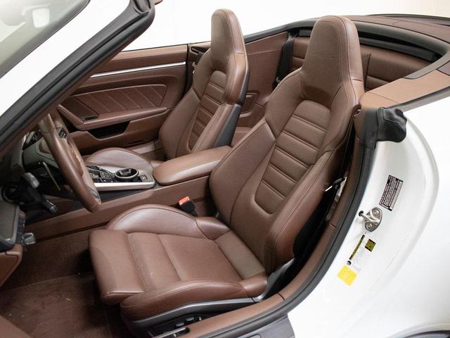 Photo of 2023 Carrara White Metallic Porsche 911