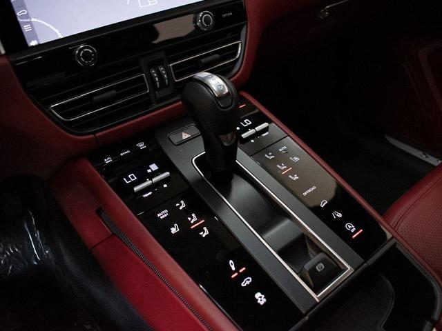 Photo of 2024 Black Porsche Macan