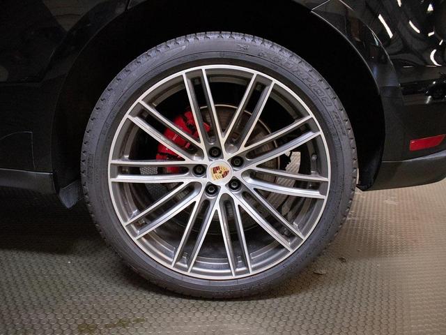 Photo of 2024 Black Porsche Macan