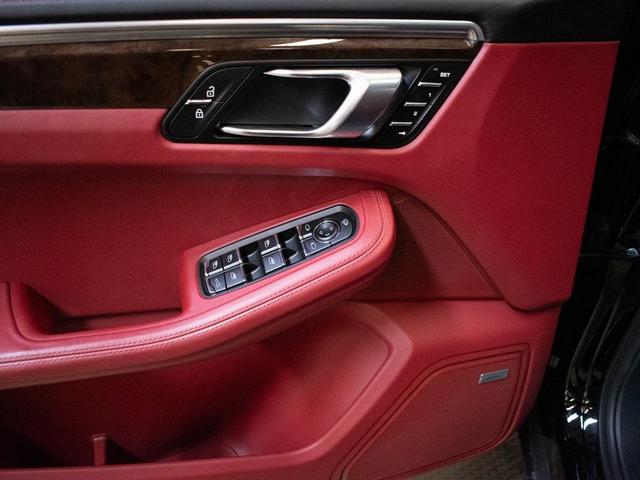 Photo of 2024 Black Porsche Macan