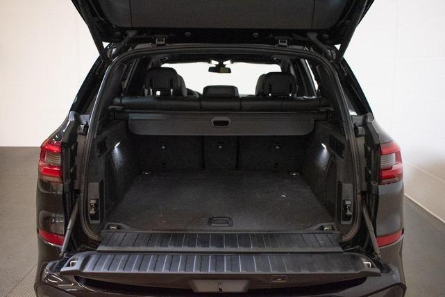 Photo of 2023 Black Sapphire Metallic BMW X5