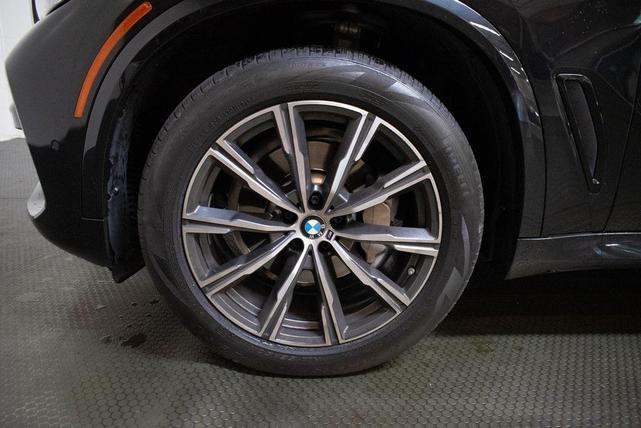 Photo of 2023 Black Sapphire Metallic BMW X5