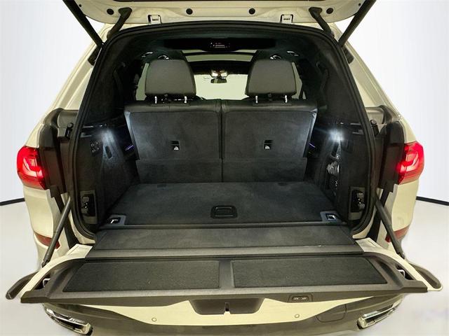Photo of 2020 Alpine White BMW X7