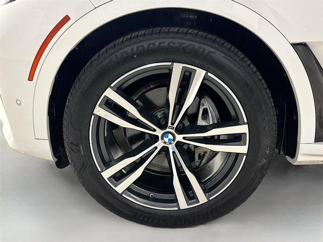 Photo of 2020 Alpine White BMW X7