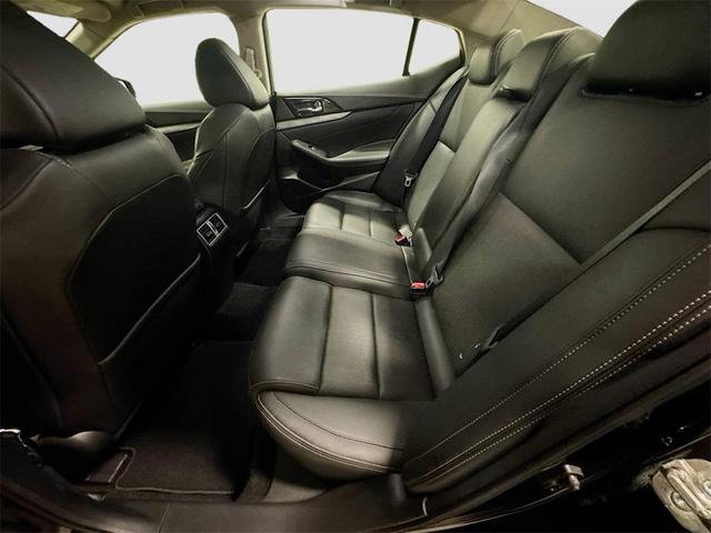 Photo of 2018 Super Black Nissan Maxima