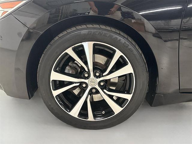 Photo of 2018 Super Black Nissan Maxima