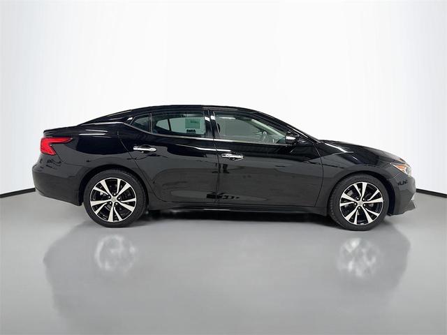 Photo of 2018 Super Black Nissan Maxima