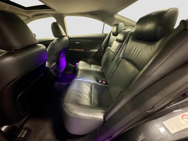 Photo of 2011 Gray Lexus ES 350