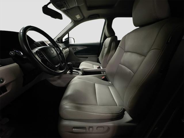Photo of 2017 Modern Steel Metallic Honda Pilot