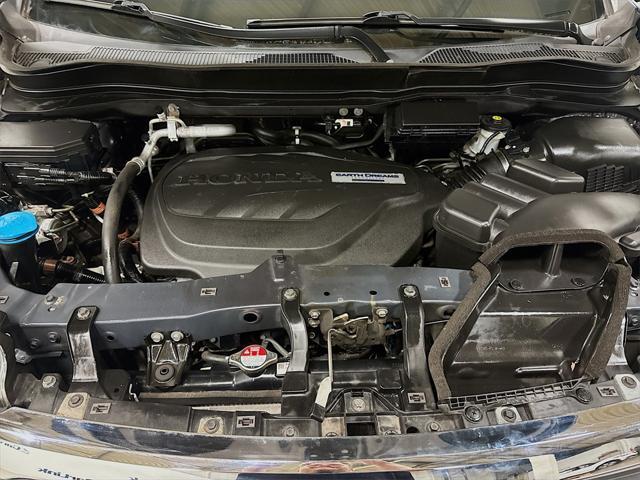 Photo of 2017 Modern Steel Metallic Honda Pilot