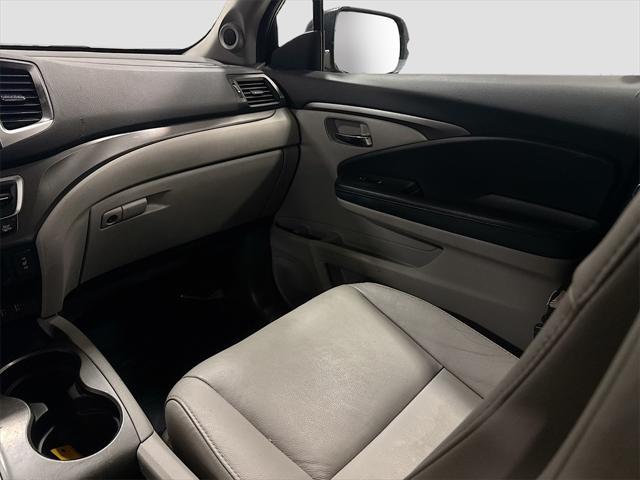 Photo of 2017 Modern Steel Metallic Honda Pilot
