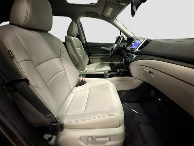 Photo of 2017 Modern Steel Metallic Honda Pilot
