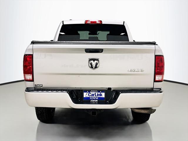 Photo of 2016 Bright Silver Metallic Clearcoat RAM 1500