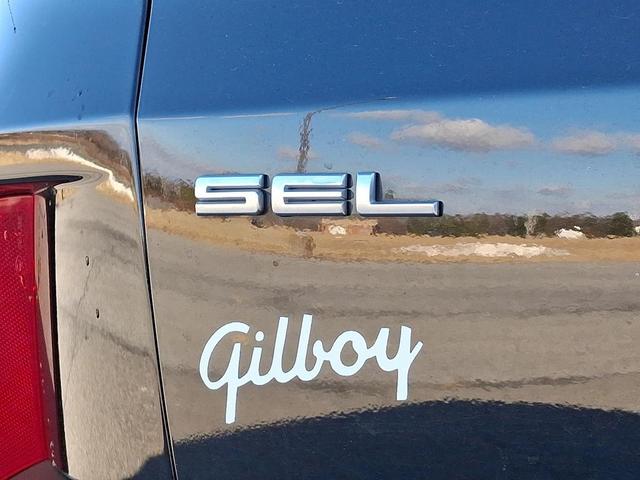 Photo of 2022 Agate Black Metallic - UM Ford Escape