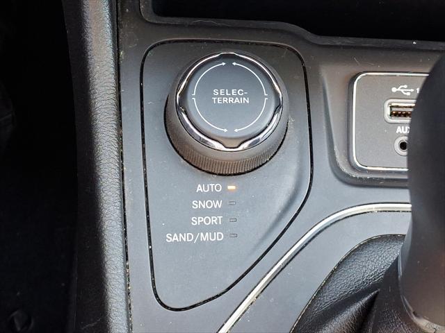 Photo of 2020 Granite Crystal Metallic Clearcoat - PAU Jeep Cherokee