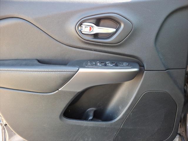 Photo of 2020 Granite Crystal Metallic Clearcoat - PAU Jeep Cherokee