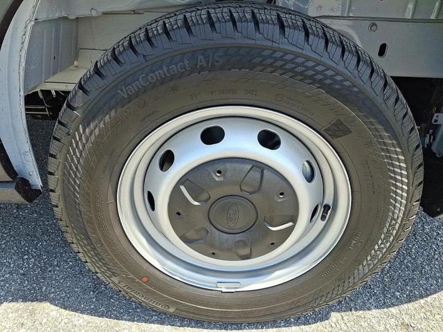 Photo of 2025 Oxford White Ford Transit-250
